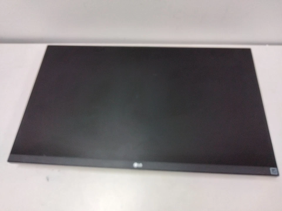 LG 27" 4K 27BL85U-W PS UHD 3840x2160 FreeSync USB-C HDMI Monitor Screen No stand - Image 3 of 4
