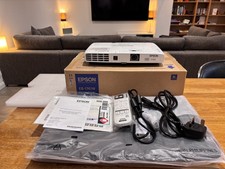 Epson EB-1761W Home Cinema Projector HD HDMI WXGA New Boxed Remote Case 0 Hours