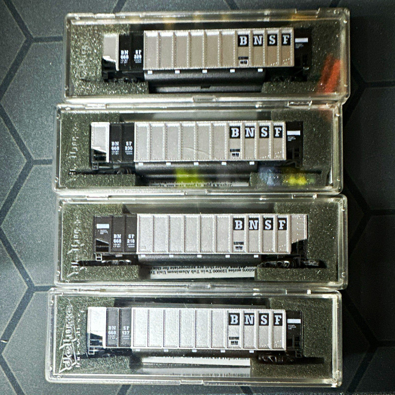 Deluxe Innovations N Scale BNSF Twin Tub Coal Gon Freight Car Gray/Black 12090