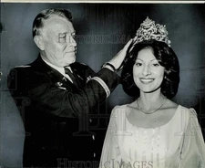 Press Photo Elizabeth Cisneros Crowned Miss Fort Sam by Martin J. Cunningham II