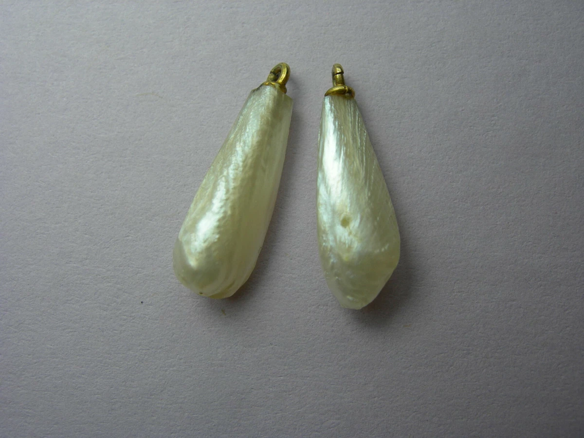 2 rare Antique Natural Mississippi River Pearls 13mm Drop