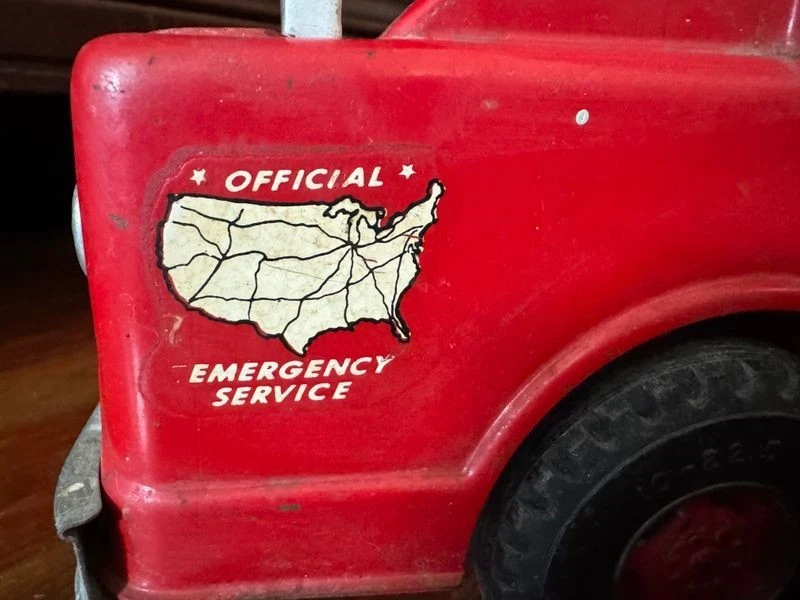 VINTAGE 1960’s NYLINT FORD PRESSED STEEL HI-WAY EMERGENCY TOW TRUCK /  WRECKER - Image 2 of 4