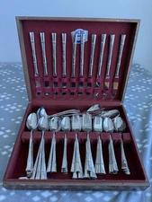 95 piece, international Silver Co, Silver Plate, Tainei With Chest