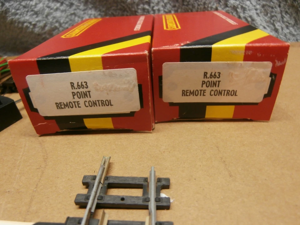 2 SETS OF HORNBY R663 REMOTE CONTROLERS & 2 TURNOUTS SWITCHES RH R613 LH R612 - Image 2 of 4