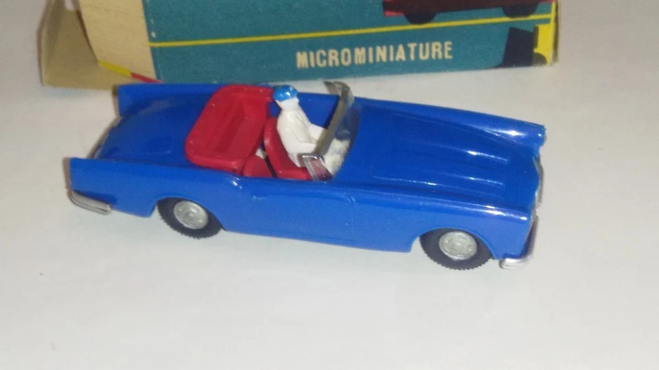 Politoys alfa romeo 2000 spyder t   1/41     -  plastica APS - # 41 - Immagine 3 di 4