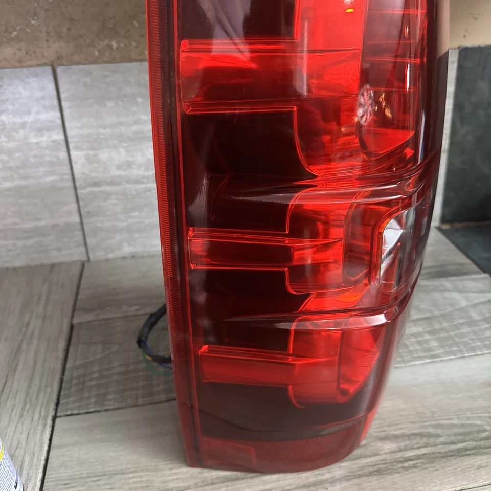 ✅ Conjunto de luces traseras lado izquierdo del conductor Chevy Chevrolet Tahoe 2007-2014 Foto 2 de 4