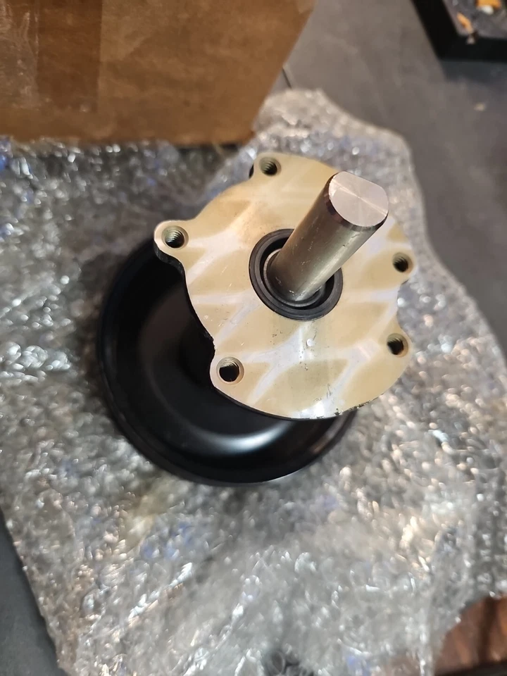 NUEVO Conjunto de carcasa de bomba de agua de mar Mercury / MerCruiser 46-94913A5 Foto 2 de 4