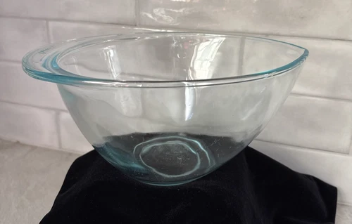 Pyrex TEARDROP Clear Turquoise Glass Bowl 2.5 Qt Mixing w/Pour Spout #2225 VTG