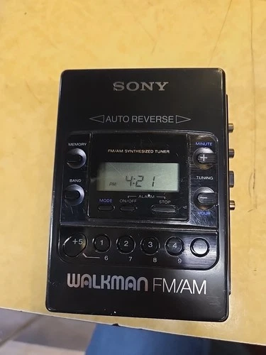 Vtg Sony Walkman FM/AM Cassette WM-F2081