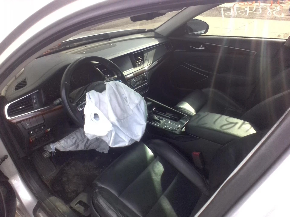 二手右前挡泥板 适合:2017 起亚 Cadenza 右前 A 级 — 第 4/4 张图片