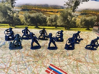 Lotto 10 Soldatini Atlantic 1/32 ‘ polizia ‘ vari soggetti