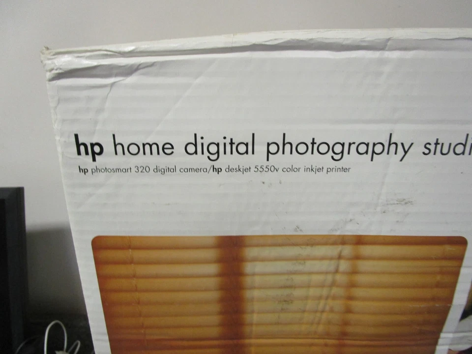 Vintage- HP Deskjet 5550 v Color Inkjet Printer & Photosmart 320 Digital Camera - Image 2 of 4