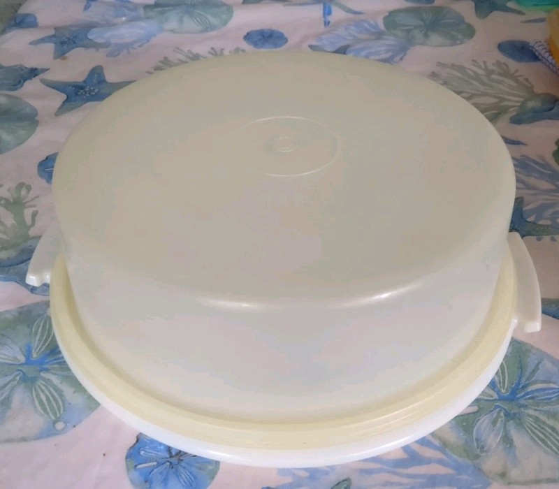 Vtg Tupperware 10" Cake Pie, Cupcakes Donuts  Carrier W/ Handles + Extras ***
