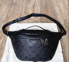 BLACK CROSSBODY AND SILVER ZIPPERS AND ADJUSTABLE STRAPE
