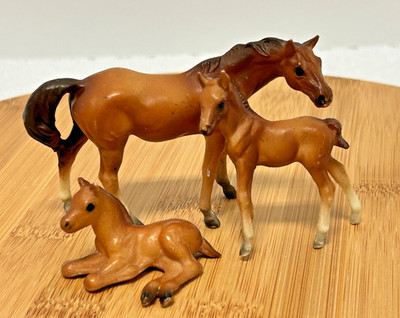 Vintage Breyer Stablemates Chestnut Thoroughbred Mare & Foals 3 Piece Set - 1975