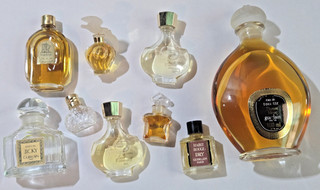 9 Jolies flacons à parfum anciens divers avec bouchons d'origine / Collection