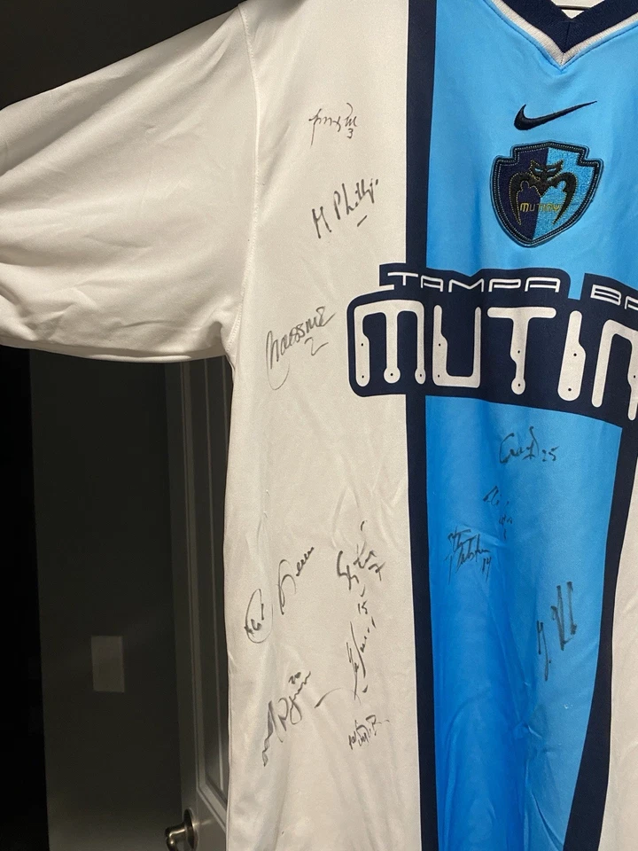 Camiseta deportiva Nike visitante Tampa Bay Mutiny años 2000 vintage MLS talla mediana firmada autografiada Foto 2 de 4