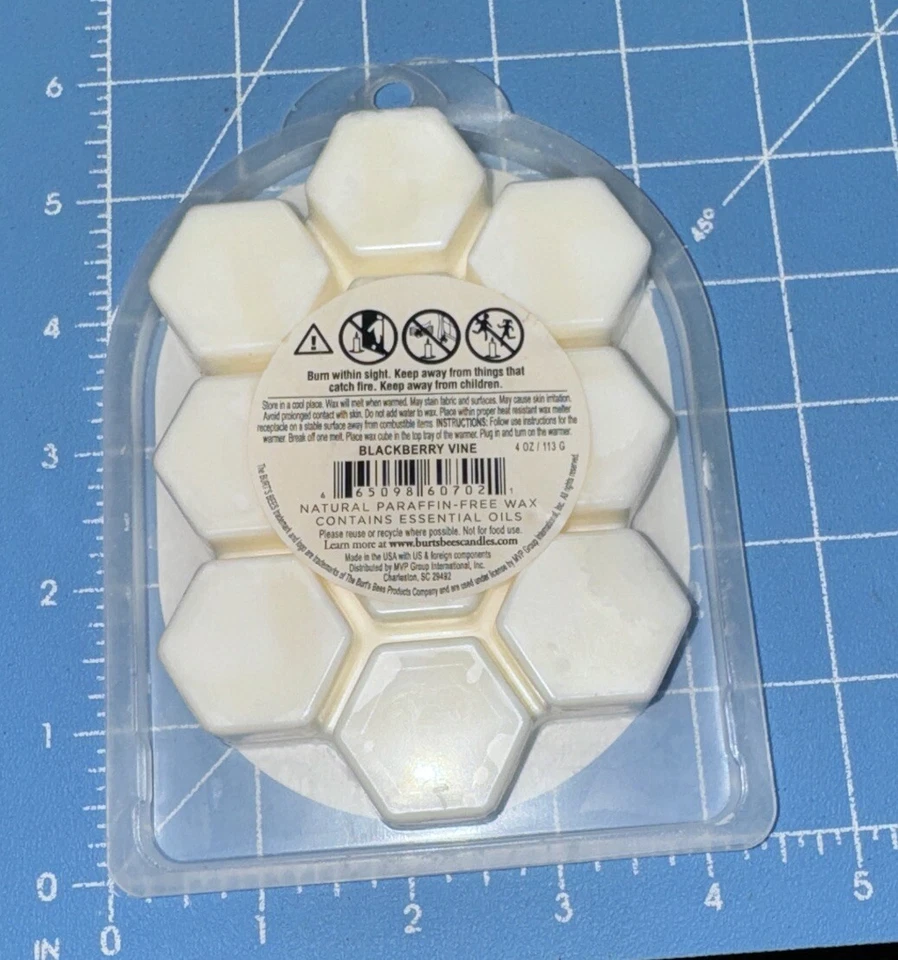 BURT'S BEES BLACKBERRY VINE CERA DE SOJA NATURAL SE DERRITE 4 OZ Foto 2 de 4