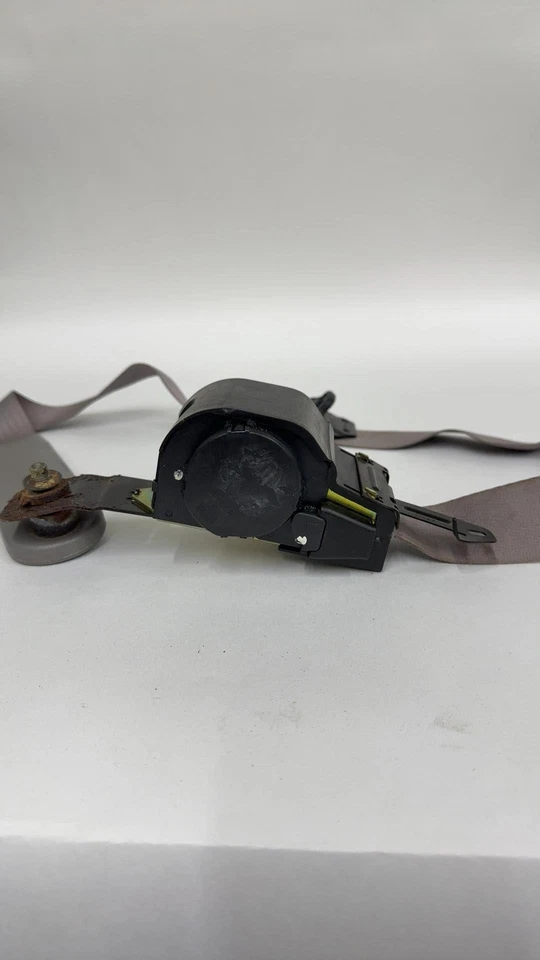 Ford Escort LH 2000-02 retractor de cinturón de seguridad delantero Foto 2 de 4