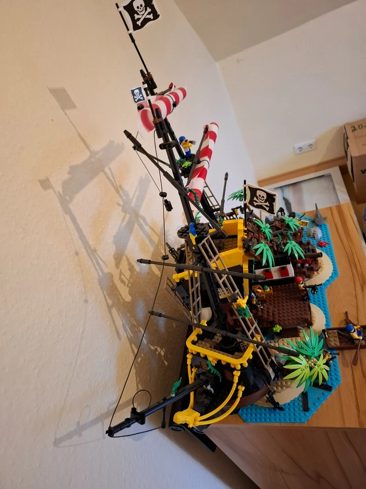 LEGO Ideas 21322 Pirates of Barracuda Bay, Foto 2 von 5