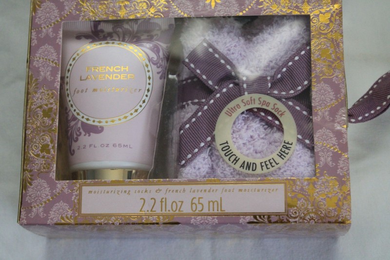 Moisturizing Socks & French Lavendar Foot Moisturizer Gift Set NEW