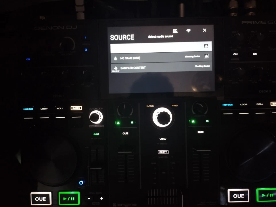 Consola de DJ inteligente recargable de doble cubierta con pantalla táctil Denon DJ Prime Go de 7 pulgadas Foto 4 de 4