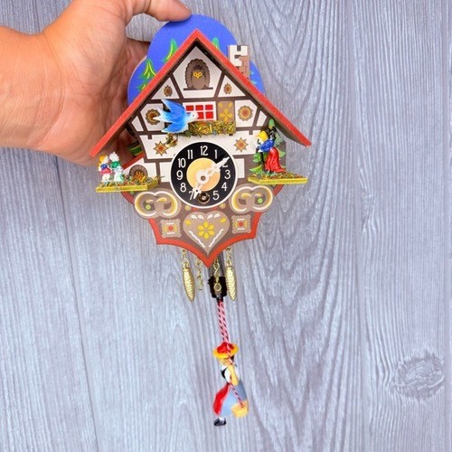 Orologio a cucù vintage in miniatura con ragazza su un'altalena rimbalzante Germania senza decorazione chiave - Foto 10 di 12