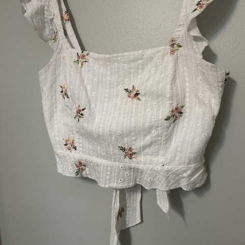 Kirious White Floral Textured Open Tie Back Top Embroidered Size M Cropped EUC - Picture 2 of 8