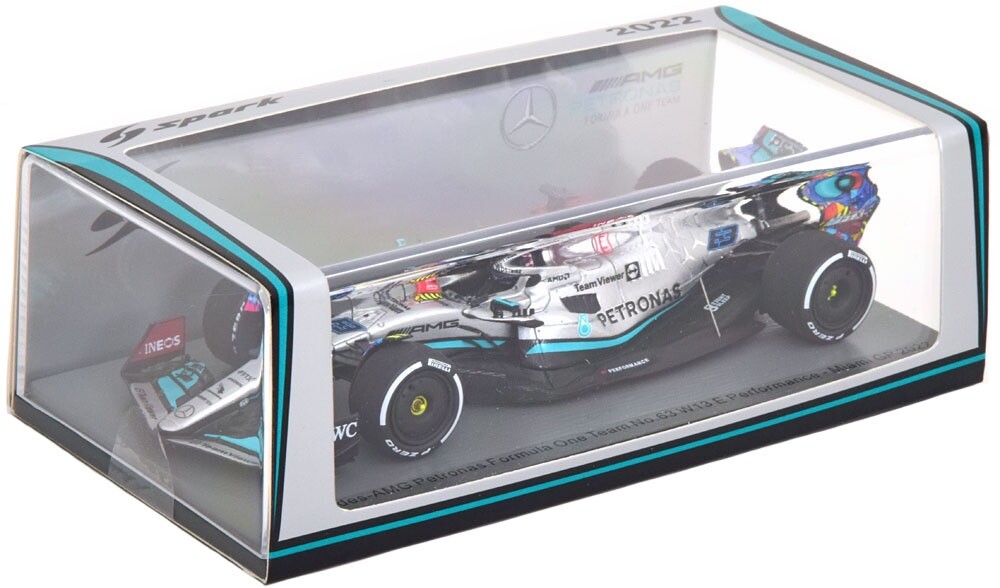 Mercedes AMG F1 W13 E Performance 63 F1 Winner with pitboard Brésil