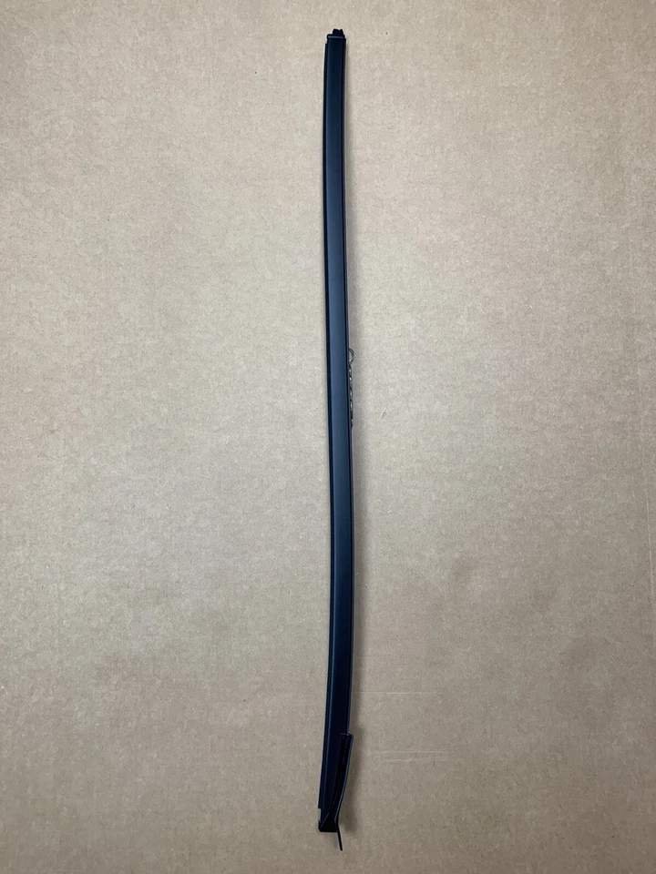 2006 to 2011 Azera Front Windshield Pillar Molding Left Driver Side Outer Glass - Imagem 2 de 4