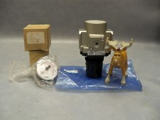 SMC AR40-N04-Z Regulator with 160 psi Gauge
