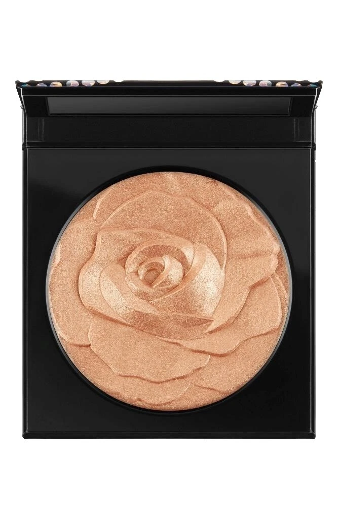 Shimmer Face Makeup Products with Formaldehyde-Free