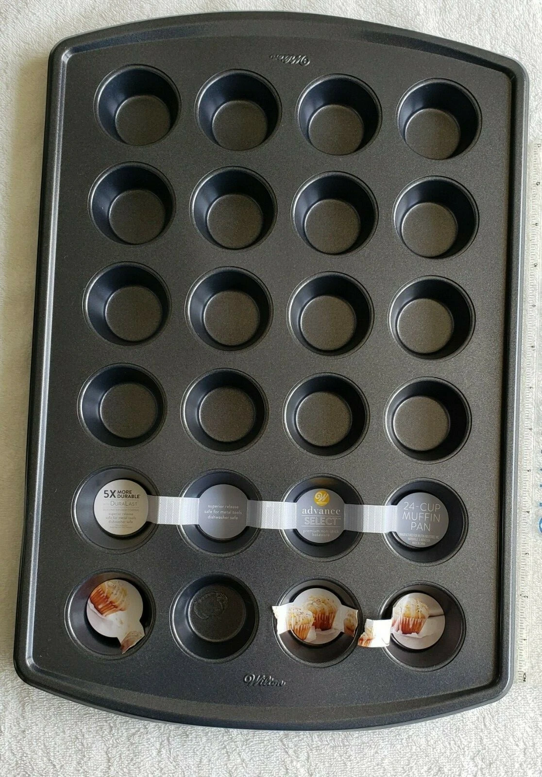 WILTON- 24 CUP PREMIUM NONSTICK MINI MUFFIN PAN # 2105-6247 ( NEW )