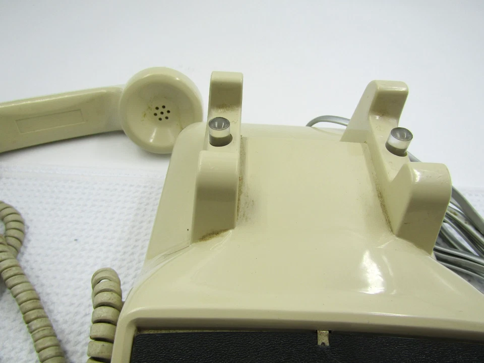 Vintage Push Button Telephone Touchtone Comdial Phone Model 2500-AS Beige - Image 4 of 4