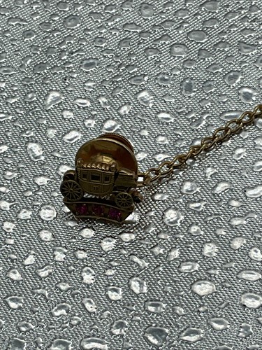 Vintage Fisher Body GM General Motors Auto USA 10K Gold Ruby Service Award Pin
