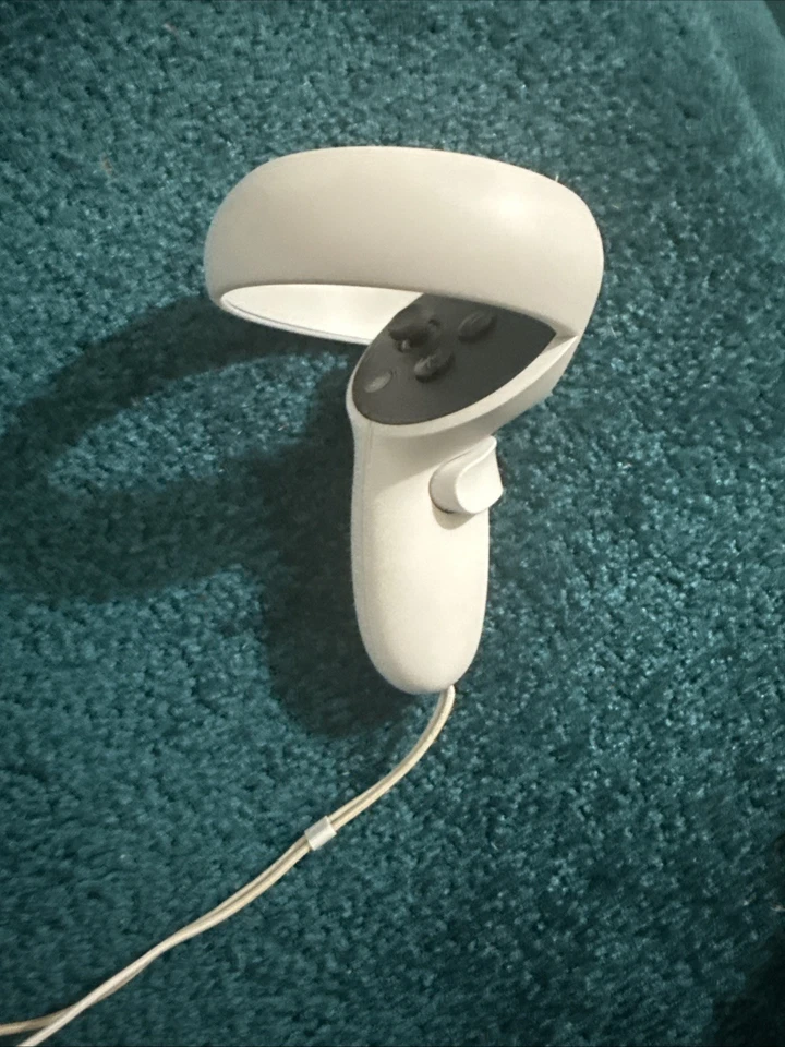 Near Mint Condition Meta Quest 2 With Original Oculus Logo Before Rebranding. - Image 2 of 4