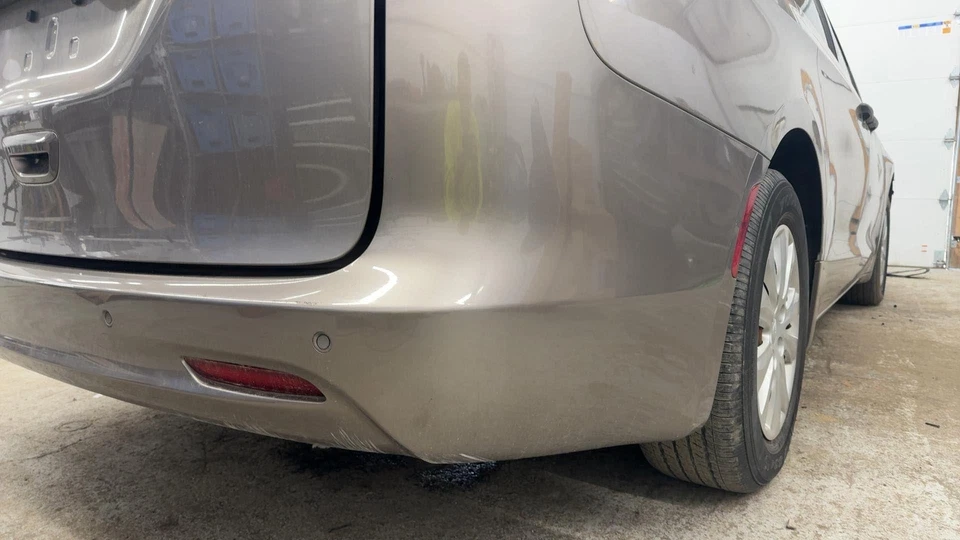 (LOCAL PICKUP ONLY) 17 18 19 20 CHRYSLER PACIFICA Rear Bumper Assembly Foto 2 de 4