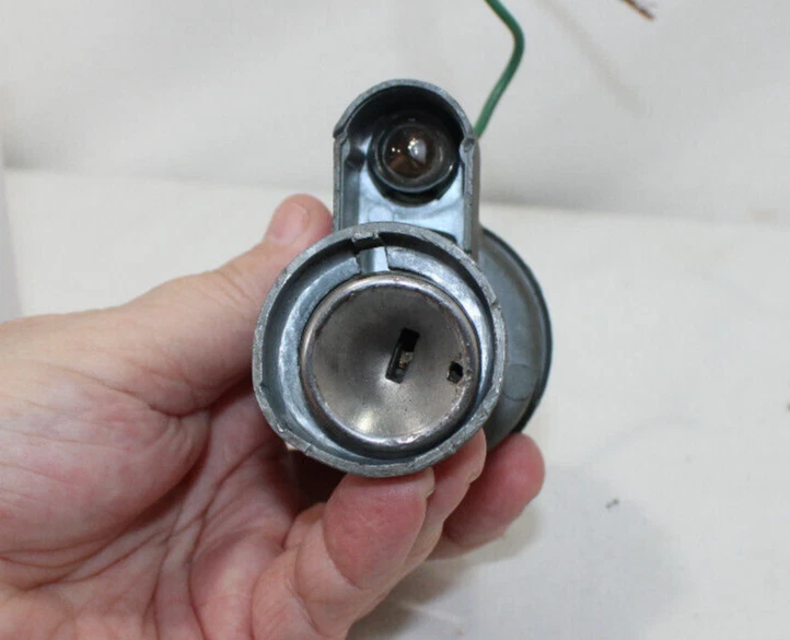 GM 1960, OLDSMOBILE, INTERRUPTOR DE ENCENDIDO BUICK, COLA DE CERDO Y MONTAJE PARA LUZ DE TRABAJO Foto 3 de 4