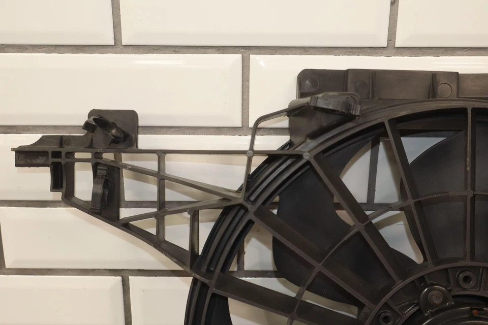 2005-2009 Cadillac XLR Electric Cooling Fan W/Shroud - Image 2 of 4