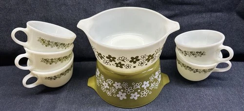 VINTAGE PYREX SPRING BLOSSOM CRAZY DAISY CASSEROLE DISHES AND COFFEE MUGS NO LID