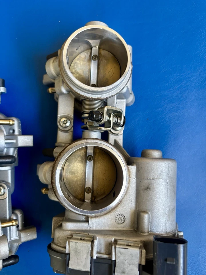 Carrocerías de acelerador Aprilia RSV4 RR 16 2015-2016 carrocería desnuda Foto 3 de 4