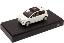 VW UP! ¡ALTO! 1,0 L 5 puertas 2012 Oryx blanco metálico 1:43 Schuco (modelo distribuidor)
