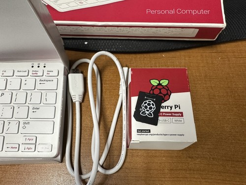 Raspberry Pi 400 Computer Kit with sd card and power supply - Afbeelding 2 van 7