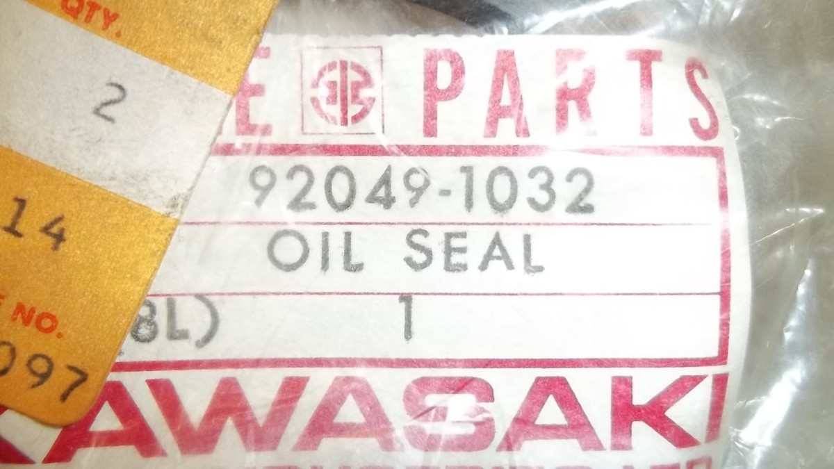 ewalushop様確認ページ Kawasaki OEM New seal 92049-1032 KZ1000 KZ 1000 E1 2 Shaft drive