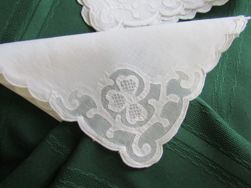 RARE MADEIRA  LINEN (7)  NAPKINS WITH SHAMROCK APPLIED ON ORGANDY SCALLOPED EDGE