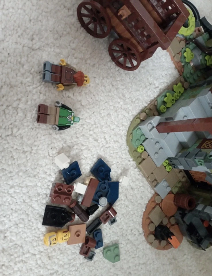 LEGO Ideas 21325 Medieval Blacksmith, photo 2 of 4