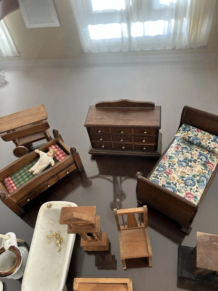 Muebles y miniaturas vintage para casa de muñecas Foto 4 de 4