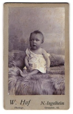 Fotografie W. Huf, N.-Ingelheim, Grundstr. 83, Portrait blondes niedliches Baby 