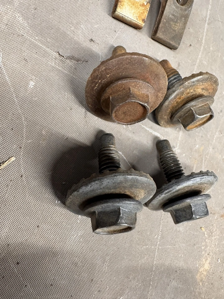 Ford Galaxie Fairlane 1961-1970 capó pernos clip Ranchero Comet Torino Falcon Nut Foto 3 de 4