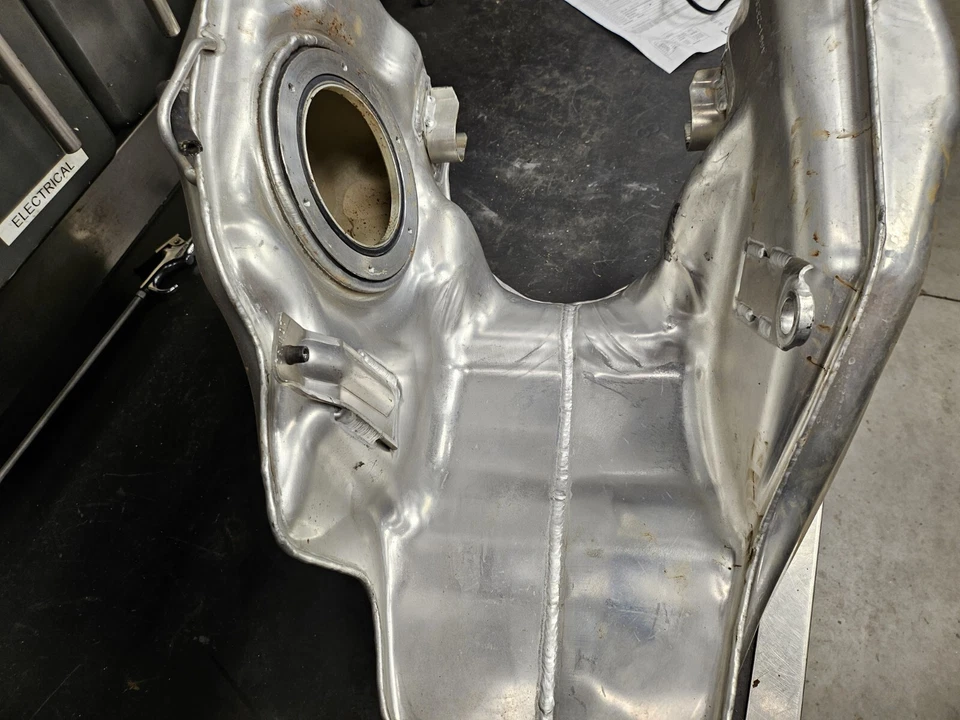 宝马 R1100S 燃气罐 P/N 4661-2328059 1997 - 2005 — 第 4/4 张图片